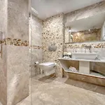 Hotel Peninsula Gardens (adults Only)